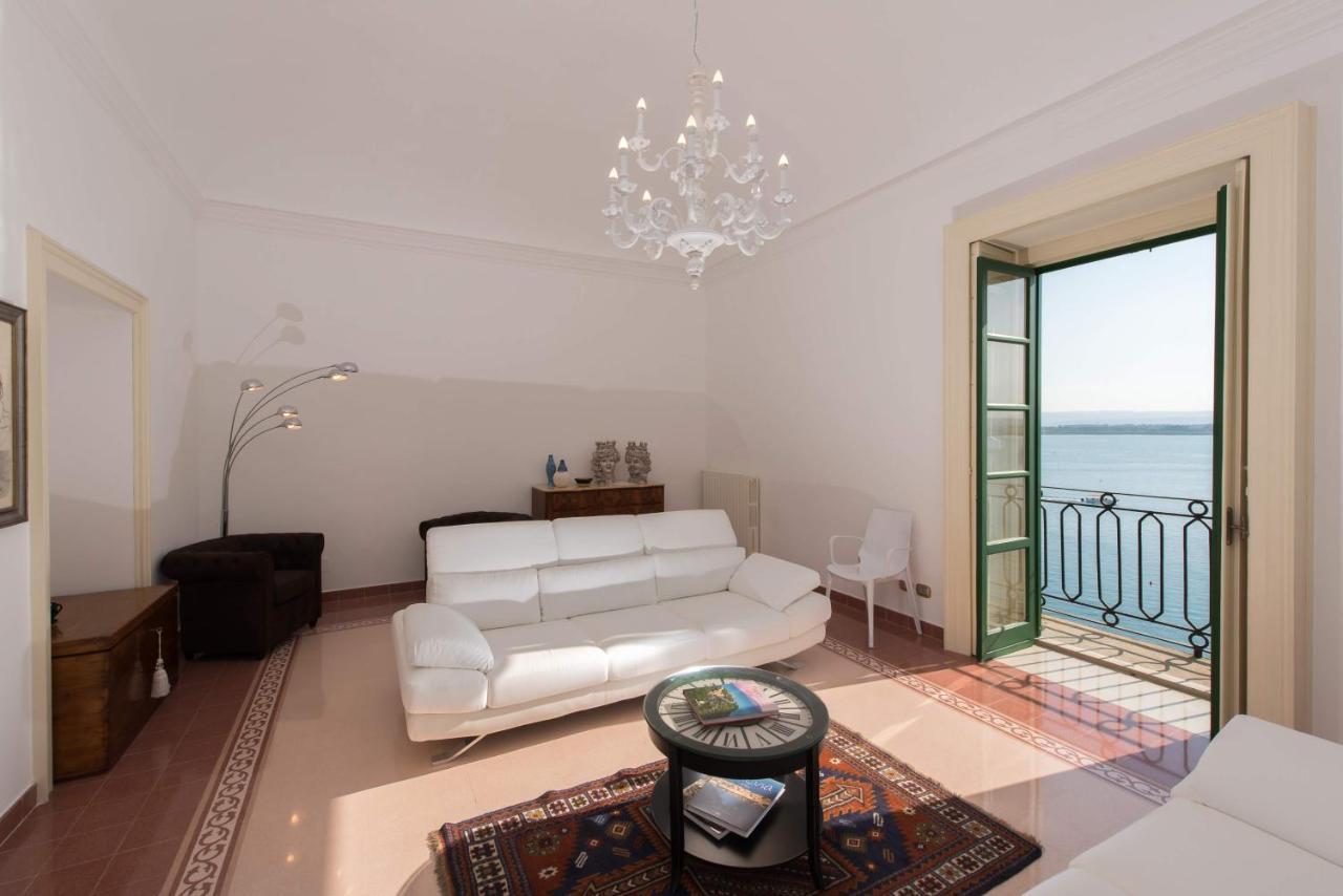 Duomo Seaside Deluxe Apartment By Ortigia Apartments Siraküza Dış mekan fotoğraf