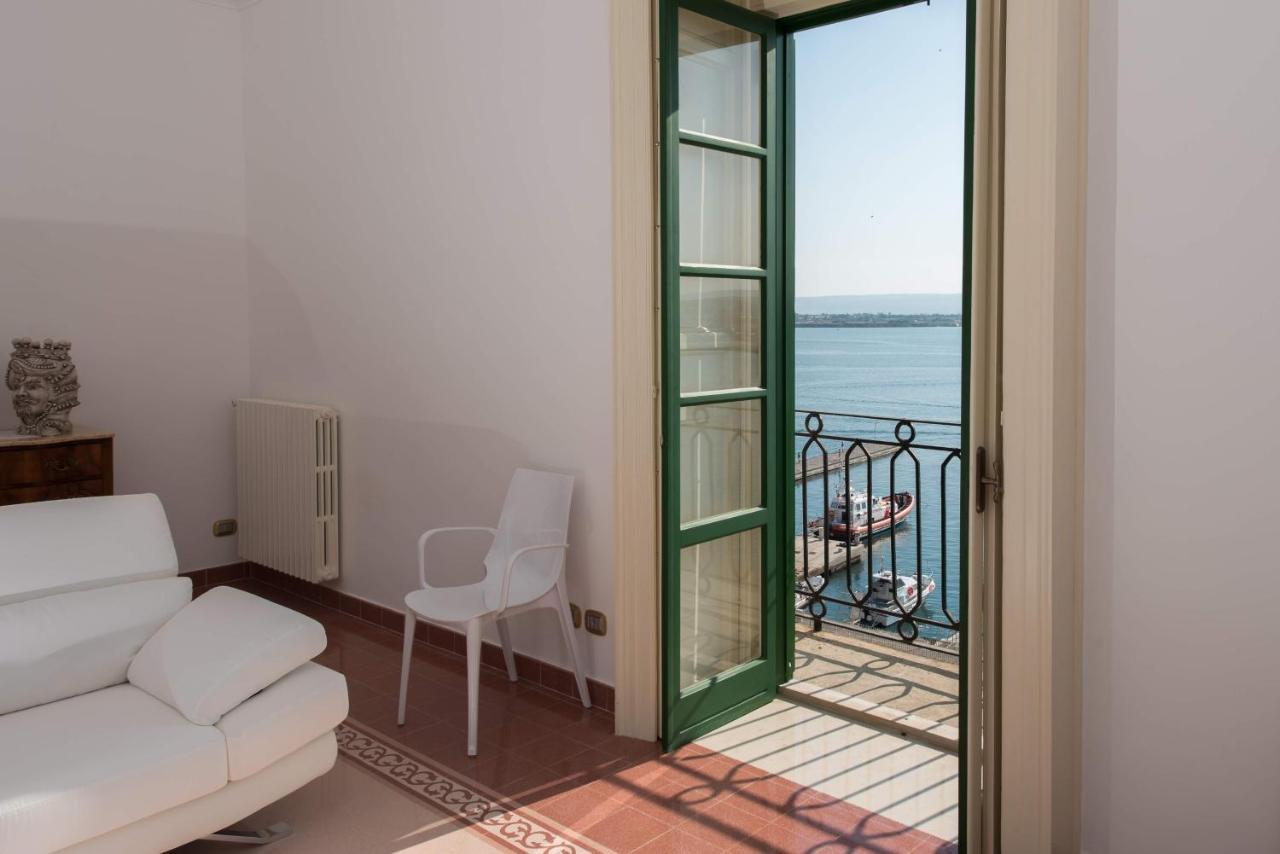 Duomo Seaside Deluxe Apartment By Ortigia Apartments Siraküza Dış mekan fotoğraf