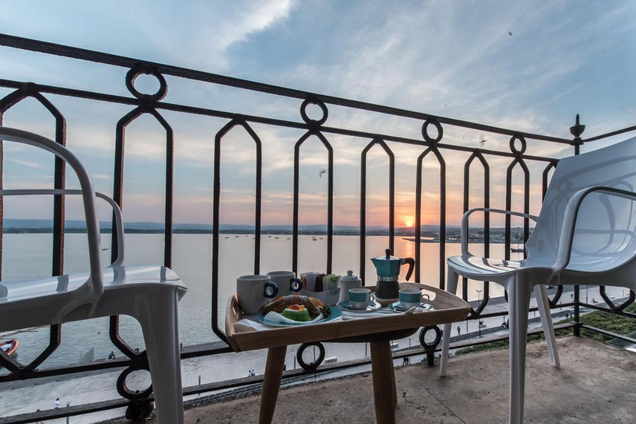 Duomo Seaside Deluxe Apartment By Ortigia Apartments Siraküza Dış mekan fotoğraf