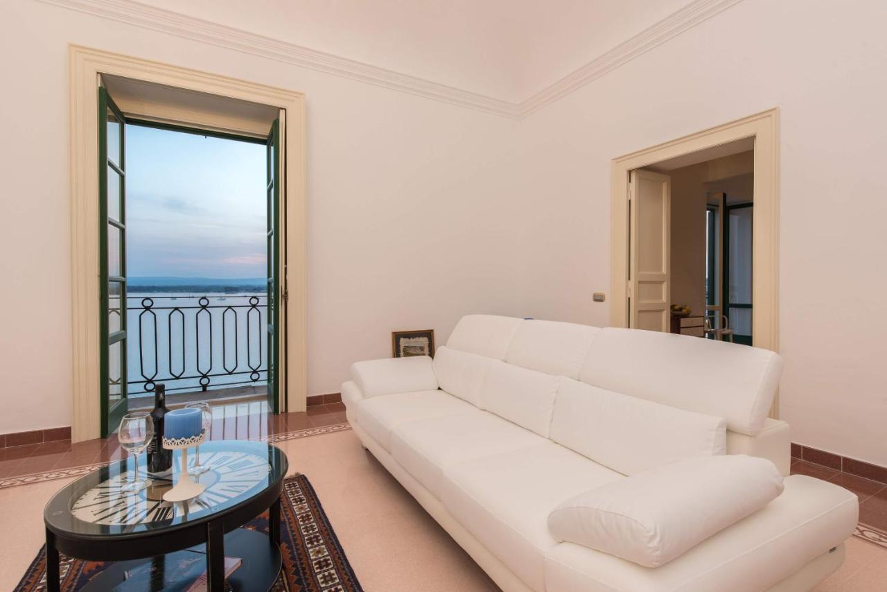 Duomo Seaside Deluxe Apartment By Ortigia Apartments Siraküza Dış mekan fotoğraf